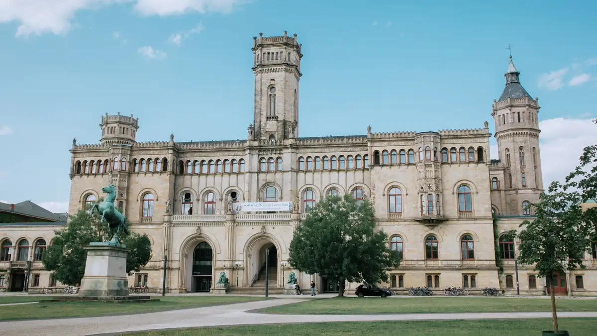 Prédio histórico da Universidade Leibniz de Hannover, na Alemanha