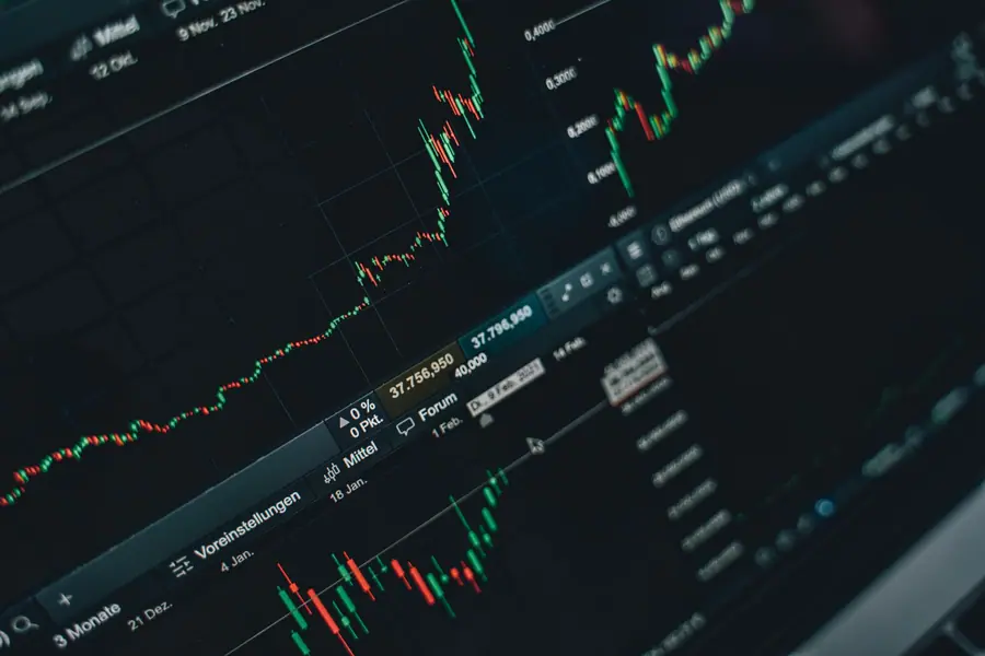 Tela de negociação do mercado financeiro com gráficos