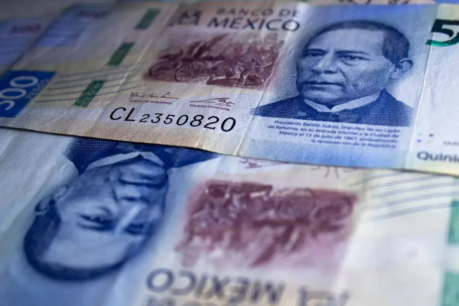 Notas de 500 pesos mexicanos com a imagem de Benito Juárez