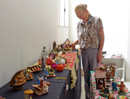 TRADIÇÃO: Juçara Carbonaro mostra diferentes versões de presépio de sua coleção Instituto Mark´s apresenta exposição de presépios