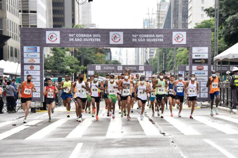 São Silvestre A 97ª Corrida São Silvestre que acontece neste sábado (31), em São Paulo, terá a participação de 10 atletas de Barretos, que irão até a capital com o apoio da Secretaria Municipal de Esportes.