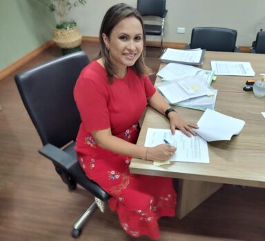 Prefeita Paula Lemos assinou o financiamento nesta quarta-feira (21) A Prefeitura de Barretos inaugura hoje (4), a Escola Municipal Prof.ª Ivone Diniz Junqueira, no bairro Vida Nova.