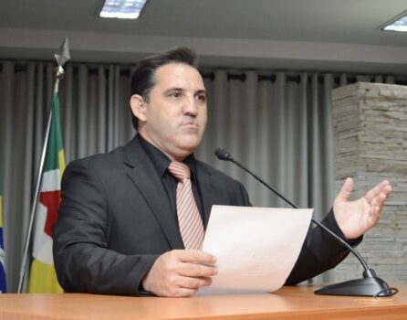 Câmara adia análise de projeto sobre denúncia de trabalho escravo Os vereadores de Barretos aprovaram na sessão ordinária da última segunda (12), o Projeto de Lei 99/2025, de autoria do vereador Juninho Bandeira (PL)
