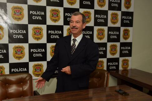 O delegado seccional Antônio Mestre Junior comemora aniversário nesta sexta-feira (17). Ele recebe os parabéns da família, amigos e equipe da delegacia. Felicidades!! <strong>Seccional defende trabalho conjunto com todas as forças de segurança</strong>