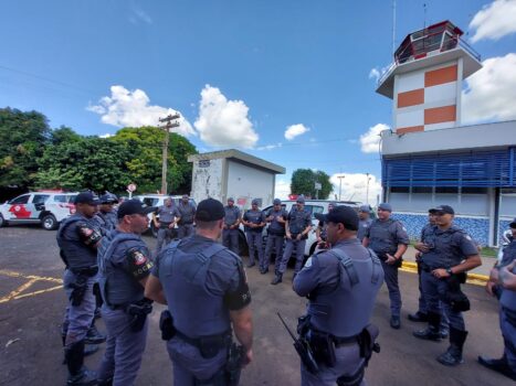WhatsApp Image 2023-03-22 at 23.23.38(1) A Polícia Militar promoveu na quarta (22), um treinamento teórico e prático voltado para as equipes de Força Tática e Rocam na cidade de Barretos.