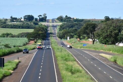ATENÇÃO: Rodovias da região também devem registrar aumento de fluxo de veículos Os usuários que trafegam pelas rodovias Brigadeiro Faria Lima e Assis Chateaubriand constatam que as balanças existentes no trecho de Barretos