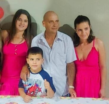 Colaborador do GMB, João Daniel do Nascimento completa aniversário hoje (6), e recebe os parabéns dos filhos Davi Luiz, Beatriz e Bianca, netos Heitor, Sofia e João Miguel, familiares e dos amigos. Parabéns e muitas realizações no novo ciclo! Felicidades, João Daniel!