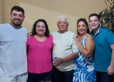 Dia de festa para Nirvaldo Freitas que celebra 74 anos e os bons momentos ao lado da filhas Lucimar e Valéria, netos João Vitor e Marcelo e do bisneto Cauã. Parabéns e felicidades!! Felicidade resume!