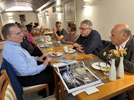 Fernando Cunha com o ministro Padilha na reunião em Rio Preto (Foto: Divulgação – Prefeitura de Olímpia – O Diário de Barretos) Fernando Cunha com o ministro Padilha na reunião em Rio Preto (Foto: Divulgação - Prefeitura de Olímpia - O Diário de Barretos)