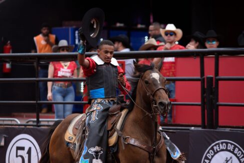 169315998164eb922dce37a Após quatro dias de disputas no Rodeio Júnior, foi conhecido na tarde deste domingo (27), na abertura das finais do 30º Barretos International Rodeo