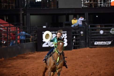 Helena Junqueira Franco A final do Campeonato Barretos dos Três Tambores, categoria Mirim foi realizada na noite deste domingo (20), com os cinco participantes competindo na prova cronometrada em busca do melhor tempo.