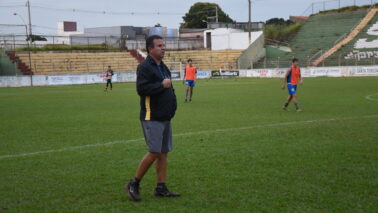 TIN_6170 Faltando duas rodadas para terminar a terceira fase do Campeonato Paulista categoria Sub-15 e Sub-17, as equipes do Barretos Esporte Clube após sofrerem duas derrotas em casa e fora para o São Paulo e Novorizontino, ainda tem chances matemáticas de classificação para a próxima fase da competição.