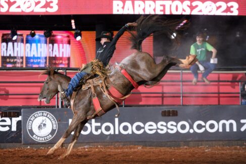 Com menor nota da final, brasileiro vence Rodeio Internacional em