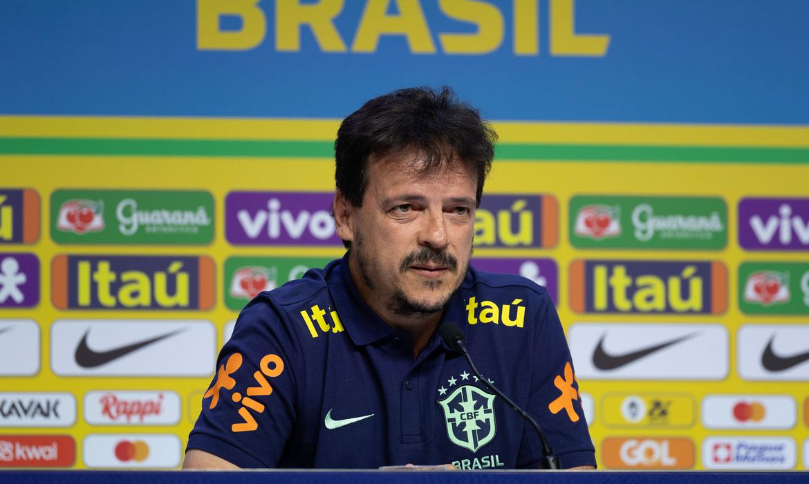 Fernando Diniz convoca seleção para jogos das Eliminatórias