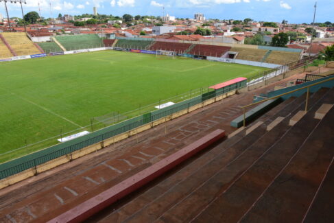 Vista do estádio Fortaleza, onde o BEC manda seus jogos no futebol paulista (Foto: Tininho Júnior – O Diário de Barretos) Com as duas equipes classificadas para a terceira fase do Campeonato Paulista, as equipes do Barretos Esporte Clube estreiam hoje (23), pelas categorias Sub-15 e Sub-17.