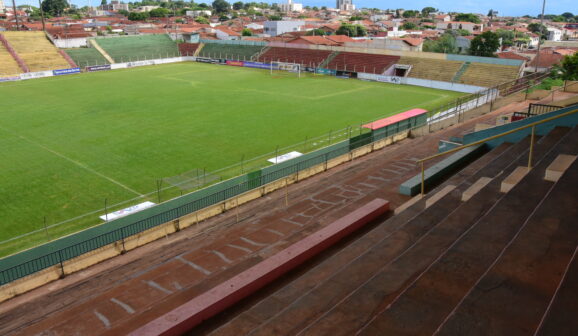 Com as duas equipes classificadas para a terceira fase do Campeonato Paulista, as equipes do Barretos Esporte Clube estreiam hoje (23), pelas categorias Sub-15 e Sub-17.