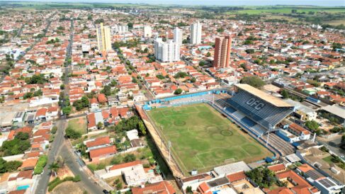 Vista do estádio Tereza Breda, em Olímpia (Foto: Divulgação – Prefeitura de Olímpia – O Diário de Barretos) A cidade de Olímpia confirmou que irá realizar o Carnaval 2024 entre os dias 9 e 12 de fevereiro. A data será o primeiro fim de semana prolongado do ano e existe expectativa de superar o público de 70 mil pessoas registrados em 2023.
