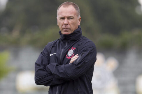 mano-menezes-e-o-novo-treinador-do-corinthians-w8941w Mano Menezes é o novo treinador do Corinthians. O anúncio foi realizado pela diretoria do clube, tendo contrato assinado até o final de 2025.