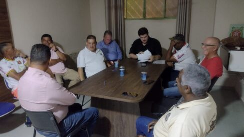 Integrantes do conselho do BEC no encontro realizado segunda-feira (30) no estádio Fortaleza (Fotos: Janio Munhoz) O Conselho Deliberativo do Barretos Esporte Clube agendou para a próxima semana, no dia 28, às 18h45, no auditório da ACIB (Associação Comercial e Industrial de Barretos), a reunião para eleição dos conselheiros do clube e nova diretoria.