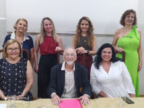 José Antonio Merenda reuniu pessoas ligadas à cultura na noite de autógrafos (Foto: Divulgação – O Diário de Barretos) José Antonio Merenda reuniu pessoas ligadas à cultura na noite de autógrafos (Foto: Divulgação - O Diário de Barretos)