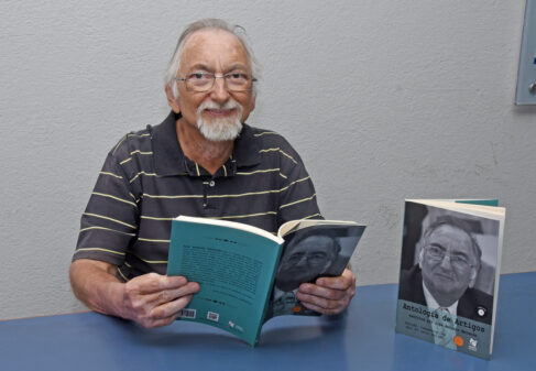 Acadêmico da ABC lança Antologia e reúne 70 artigos de sua autoria Juntos recebemos o diploma do 4º ano primário, onde concluir o primeiro grau, era mui valioso, Sesi-185, na rua 20 com a avª 27, era o itinerário, época saudosa de um passado gostoso.