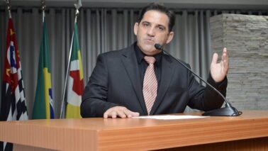 Vereador Juninho Bandeira é o autor da lei que entrará em vigor em 1d80 dias, após publicação na imprensa oficial (Foto: Comunicação Câmara)