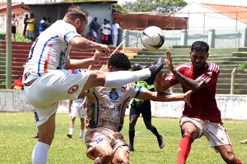 WhatsApp Image 2023-11-26 at 14.06.07 O segundo jogo da final da Série A Campeonato Amador Varzeano entre ADPM e Vila Nogueira acontece hoje (3), às 10h, no estádio Fortaleza.