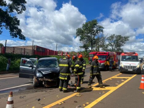 Acidente mobiliza equipes de resgate na Assis Chateaubriand (Foto: Divulgação – O Diário de Barretos) Acidente mobiliza equipes de resgate na Assis Chateaubriand (Foto: Divulgação - O Diário de Barretos)