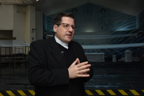 Cerco de Jericó tem início no dia 15, destaca padre A Paróquia Nossa Senhora Aparecida, a Minibasílica, agendou para a próxima terça-feira (10), a às 19h30, a realização da noite de formação e oração para casais, promovida pela Pastoral Familiar.