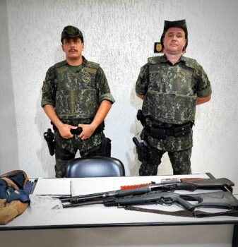 Motorista é detido com arma no Distrito de Laranjeiras (Foto: Divulgação – O Diário de Barretos) Motorista é detido com arma no Distrito de Laranjeiras (Foto: Divulgação - O Diário de Barretos)