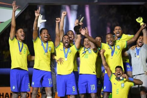 Brasil O Brasil sagrou-se hexacampeão no mundial de futebol de areia, realizado em Dubai, nos Emirados Árabes.