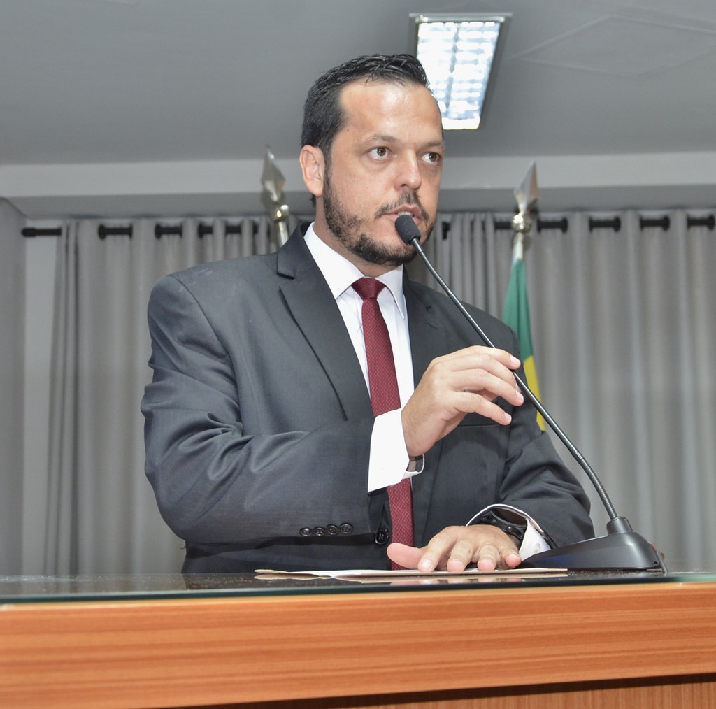 Autor de requerimento comenta abertura do calçadão da 17
