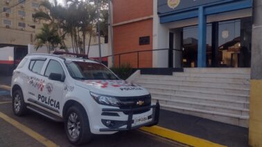 Barbeiro e servente são surpreendidos com cocaína (Foto: Diário de Barretos) A vítima compareceu no Plantão Policial, uma vítima de 46 anos, onde informou que no dia 8 de janeiro, por volta das 7h, teria saído até a cidade de Colômbia para comprar peixe, já que é proprietário de um restaurante.