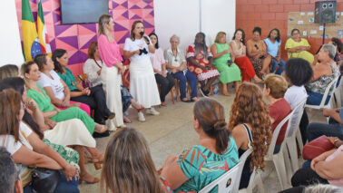 Evento reúne mulheres para debater participação feminina na política