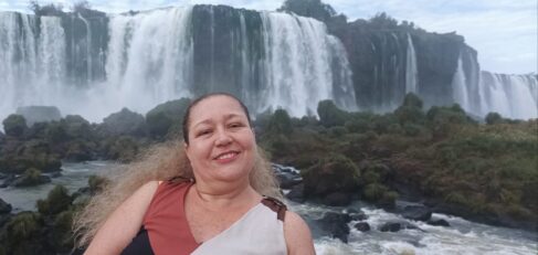 Fátima Aparecida Sendon é muito amada pelos familiares e amigos e recebe especial homenagem pelo seu aniversário celebrado em 17 de março. “Muitas felicidades e tudo de bom para você. Que a nova idade lhe traga bons e belos momentos e você saiba vive-los intensamente”, deseja Genesi, Cristhian e Carlos Parabéns Fátima!