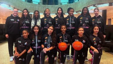 Delegação da Apab – equipe feminina sub-13 – em visita à secretaria de Esportes na capital