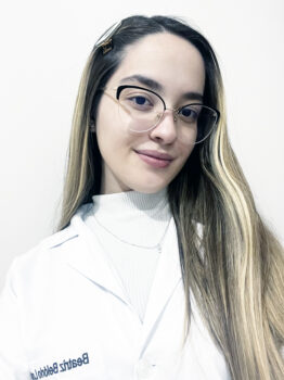 Beatriz Belório Lossila, estudante do 3º período do curso de Medicina, orientada pelo prof. Eduardo Marcelo Cândido Vitamina D e hipercalcemia: riscos da auto-suplementação