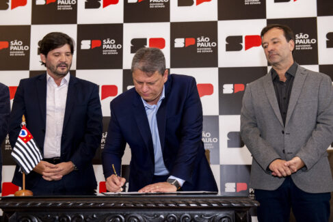 O Governo de São Paulo entregou nesta segunda-feira (22) a primeira metade do trecho norte do Rodoanel Mário Covas – do km 129 ao km 153 – entre as rodovias Presidente Dutra e Fernão Dias.