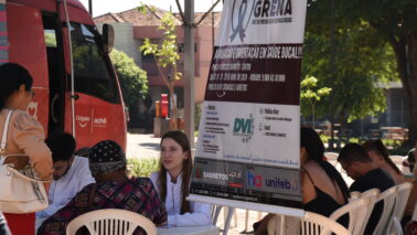 Campanha voltada à saúde bucal teve atividades na praça e continua na APCD (Foto: O Diário de Barretos)