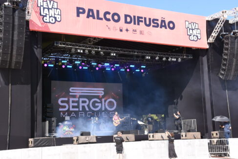 Cantor Guito da novela Pantanal é atração hoje no Revelando SP O segundo dia do Revelando SP prossegue neste sábado (18), com várias atrações no Recinto Paulo de Lima Correa com entrada gratuita. Entre as apresentações previstas, destaque para o show do cantor Guito que foi destaque na novela Pantanal, com o personagem Tibério.