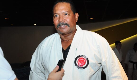 O professor Silvio Ricardo Rodrigues informou que as aulas de Karate votaram a ser realizadas nesta semana,