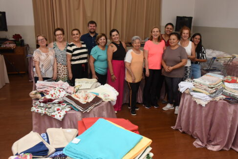 TIN_4540 A Sociedade Espírita 25 de Dezembro promove hoje (11) das 9h às 15h, a 57ª edição da Feira de Artesanato da entidade que acontece há 30 anos, nos mês de maio e dezembro, durante os Dia das Mães e Natal.