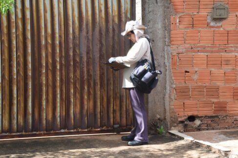 A Secretaria Municipal de Saúde divulgou que o Controle de Vetores passou a contar com um agente exclusivo para o atendimento das reclamações relacionadas a escorpiões e outros animais peçonhentos.