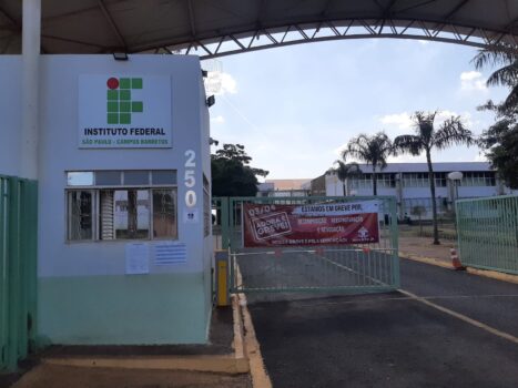 WhatsApp Image 2024-05-20 at 16.37.02 A greve dos servidores federais ainda não foi concluída em todo o país devido à falta de acordo entre o Governo Federal e as categorias que estão reivindicando reajuste salarial, entre elas, o profissionais da educação.
