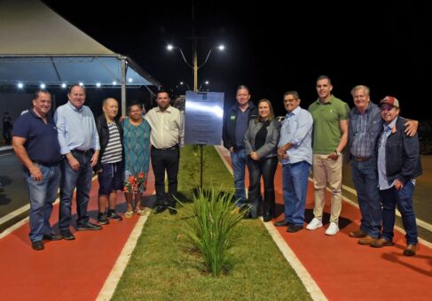 WhatsApp Image 2024-05-30 at 17.44.16 A Prefeitura de Barretos entregou na noite de quarta (29), a revitalização da Avenida João Batista da Rocha, melhorando o acesso da rodovia Brigadeiro Faria Lima até o Hospital de Amor. A via é o principal acesso de pacientes que vem a Barretos em busca de tratamento contra o câncer. Com um investimento de R$ 3,3 milhões, sendo R$ 3,2 milhões do Governo Federal através do Ministério do Turismo e R$ 100 mil de contrapartida da Prefeitura do Governo Federal.