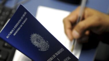 Oferta de vagas para diversos setores pode ser consultada nos Postos de Atendimento ao Trabalhador (PATs)