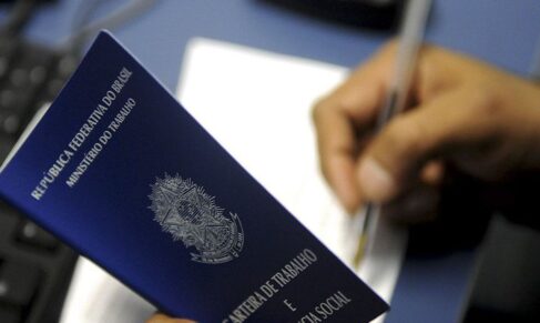 Oferta de vagas para diversos setores pode ser consultada nos Postos de Atendimento ao Trabalhador (PATs) Oferta de vagas para diversos setores pode ser consultada nos Postos de Atendimento ao Trabalhador (PATs)