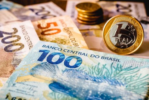 Brasileiros ainda não sacaram R$ 8,4 bilhões a receber Brasileiros ainda não sacaram R$ 8,4 bilhões a receber