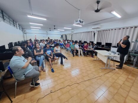 Artista barretense ministra palestra na escola Paulina Nunes Artista barretense ministra palestra na escola Paulina Nunes