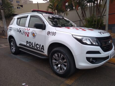 PM prende árbitro de futebol procurado pela Justiça (Foto: O Diário de Barretos) Os policias militares tenente Luis Neto e Adriano conduziram o capturado W. F. C., que foi abordado na rua C-11 no Christiano Carvalho.